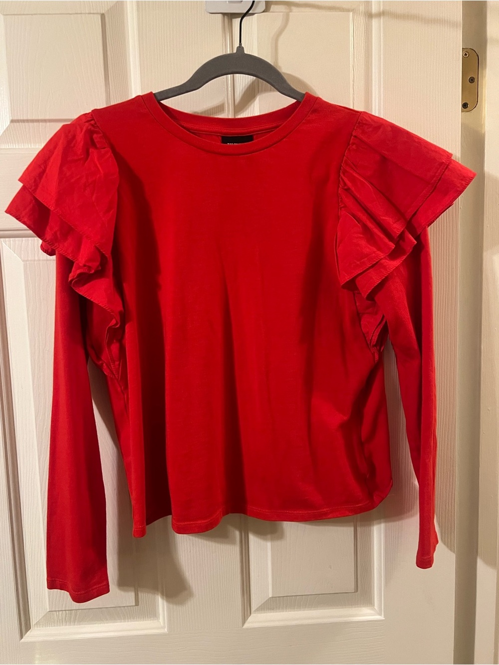 Like New Who What Wear Red Ruffle Sleeve Top
Size Small